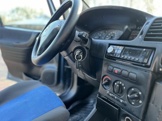 Синий Опель Зафира, объемом двигателя 2 л и пробегом 280 тыс. км за 2650 $, фото 19 на Automoto.ua