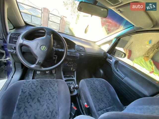 Синий Опель Зафира, объемом двигателя 1.6 л и пробегом 352 тыс. км за 3200 $, фото 6 на Automoto.ua