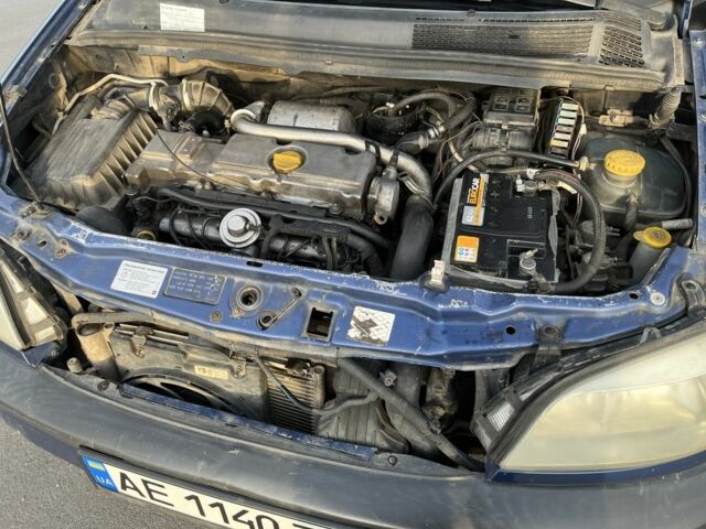 Синий Опель Зафира, объемом двигателя 2 л и пробегом 300 тыс. км за 3000 $, фото 6 на Automoto.ua