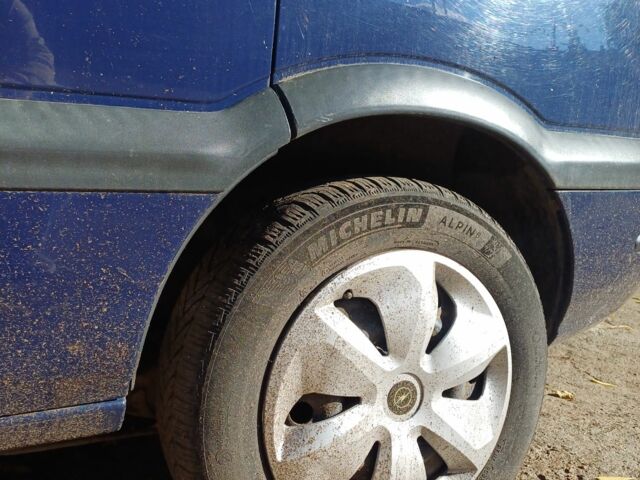 Синий Опель Зафира, объемом двигателя 2 л и пробегом 350 тыс. км за 4686 $, фото 9 на Automoto.ua