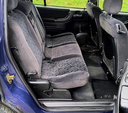 Синий Опель Зафира, объемом двигателя 2 л и пробегом 333 тыс. км за 1200 $, фото 10 на Automoto.ua