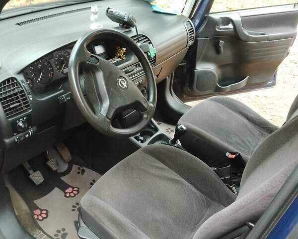 Синий Опель Зафира, объемом двигателя 1.6 л и пробегом 283 тыс. км за 3700 $, фото 5 на Automoto.ua