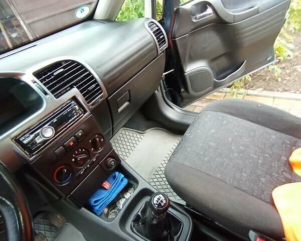 Синий Опель Зафира, объемом двигателя 1.6 л и пробегом 270 тыс. км за 4000 $, фото 23 на Automoto.ua