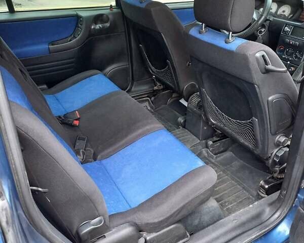 Синий Опель Зафира, объемом двигателя 2.2 л и пробегом 312 тыс. км за 4000 $, фото 5 на Automoto.ua