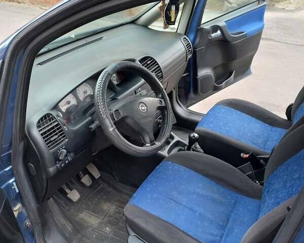 Синий Опель Зафира, объемом двигателя 2.2 л и пробегом 312 тыс. км за 4000 $, фото 4 на Automoto.ua