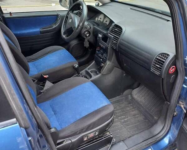 Синий Опель Зафира, объемом двигателя 2.2 л и пробегом 312 тыс. км за 4000 $, фото 11 на Automoto.ua