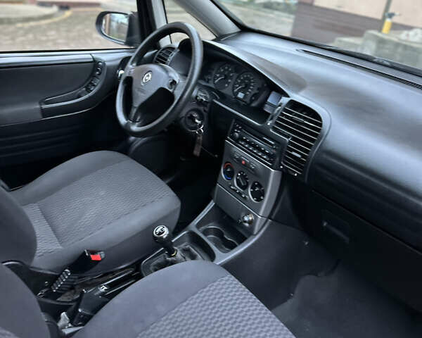 Синий Опель Зафира, объемом двигателя 1.6 л и пробегом 230 тыс. км за 3650 $, фото 52 на Automoto.ua