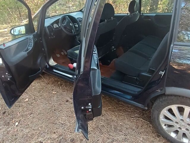 Синий Опель Зафира, объемом двигателя 1.8 л и пробегом 221 тыс. км за 4400 $, фото 6 на Automoto.ua