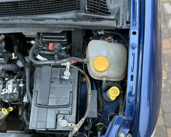 Синий Опель Зафира, объемом двигателя 1.6 л и пробегом 230 тыс. км за 3650 $, фото 78 на Automoto.ua