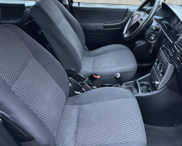 Синий Опель Зафира, объемом двигателя 1.6 л и пробегом 230 тыс. км за 3650 $, фото 58 на Automoto.ua