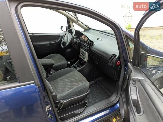 Синій Опель Зафіра, об'ємом двигуна 1.8 л та пробігом 540 тис. км за 3000 $, фото 8 на Automoto.ua