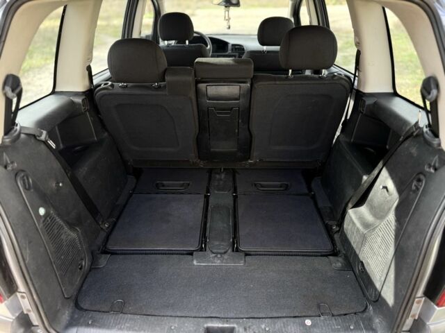 Синий Опель Зафира, объемом двигателя 1.8 л и пробегом 300 тыс. км за 1650 $, фото 10 на Automoto.ua