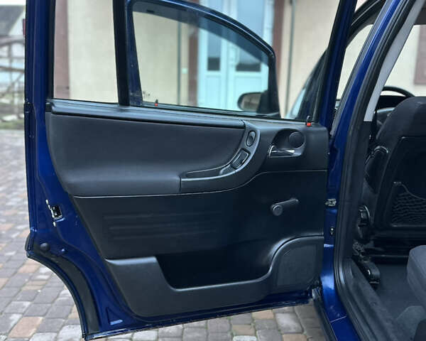 Синий Опель Зафира, объемом двигателя 1.6 л и пробегом 230 тыс. км за 3650 $, фото 71 на Automoto.ua