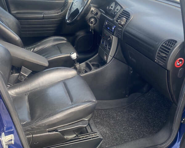 Синий Опель Зафира, объемом двигателя 2.17 л и пробегом 350 тыс. км за 4650 $, фото 5 на Automoto.ua