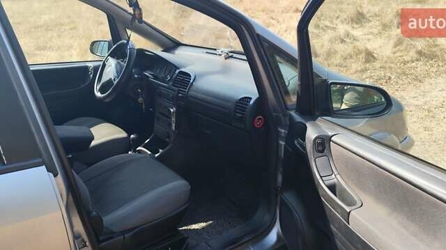 Синий Опель Зафира, объемом двигателя 2 л и пробегом 406 тыс. км за 4000 $, фото 7 на Automoto.ua