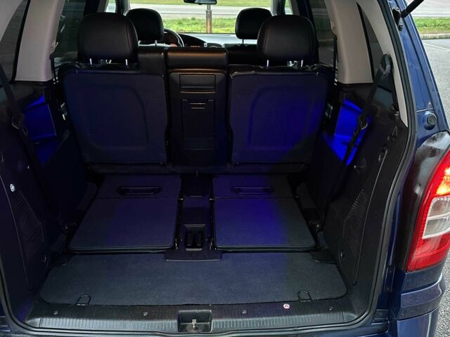 Синий Опель Зафира, объемом двигателя 2.2 л и пробегом 379 тыс. км за 3990 $, фото 10 на Automoto.ua