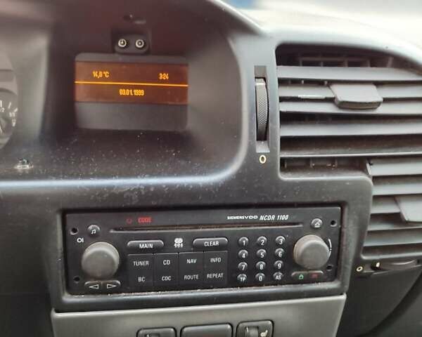 Синий Опель Зафира, объемом двигателя 2.2 л и пробегом 300 тыс. км за 4200 $, фото 2 на Automoto.ua