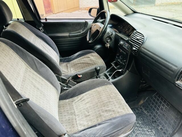 Синий Опель Зафира, объемом двигателя 2 л и пробегом 200 тыс. км за 1950 $, фото 11 на Automoto.ua