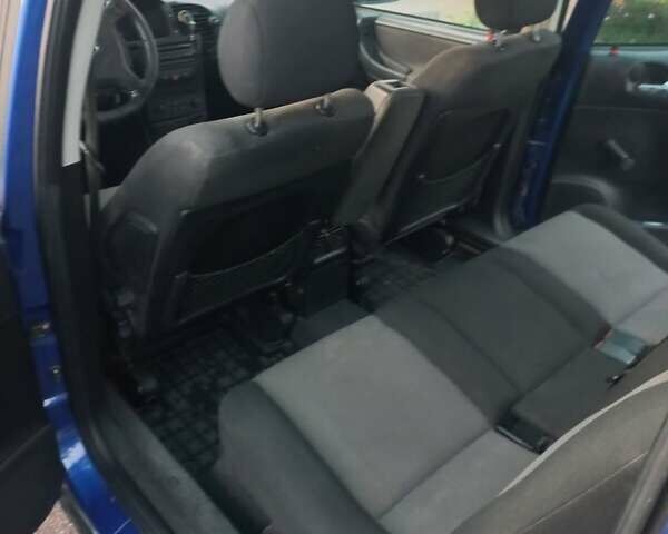 Синий Опель Зафира, объемом двигателя 1.8 л и пробегом 260 тыс. км за 4500 $, фото 1 на Automoto.ua