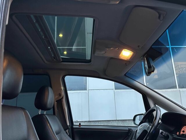 Синий Опель Зафира, объемом двигателя 2.2 л и пробегом 379 тыс. км за 3990 $, фото 14 на Automoto.ua