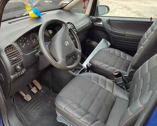 Синий Опель Зафира, объемом двигателя 2.2 л и пробегом 300 тыс. км за 4200 $, фото 6 на Automoto.ua