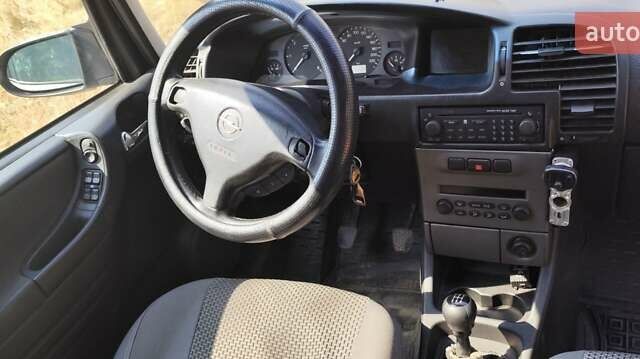 Синий Опель Зафира, объемом двигателя 2 л и пробегом 406 тыс. км за 4000 $, фото 6 на Automoto.ua