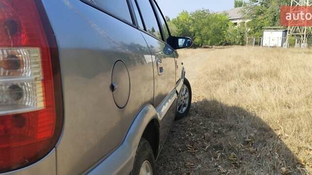 Синий Опель Зафира, объемом двигателя 2 л и пробегом 406 тыс. км за 4000 $, фото 3 на Automoto.ua