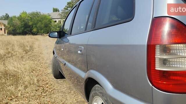 Синий Опель Зафира, объемом двигателя 2 л и пробегом 406 тыс. км за 4000 $, фото 4 на Automoto.ua