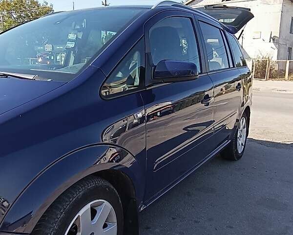 Синий Опель Зафира, объемом двигателя 1.9 л и пробегом 297 тыс. км за 5500 $, фото 2 на Automoto.ua