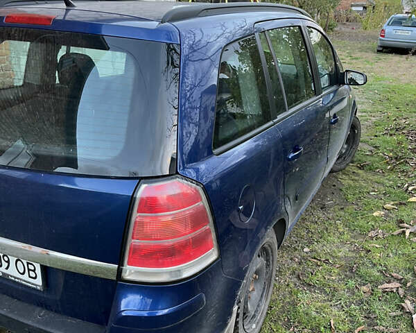 Синий Опель Зафира, объемом двигателя 1.6 л и пробегом 224 тыс. км за 5500 $, фото 1 на Automoto.ua