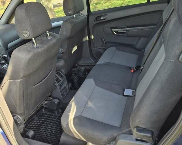 Синий Опель Зафира, объемом двигателя 1.9 л и пробегом 523 тыс. км за 6500 $, фото 4 на Automoto.ua