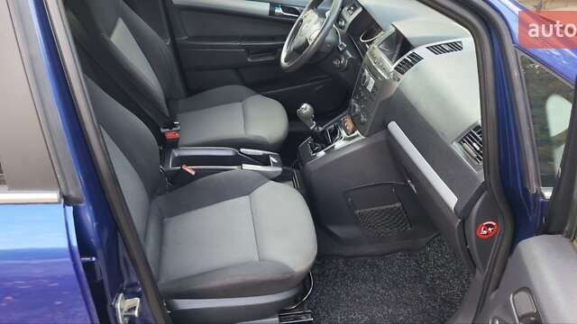 Опель Зафіра 2005 у Новоукраинке на Automoto.ua Синій Опель Зафіра, об'ємом двигуна 1.9 л та пробігом 225 тис. км за 4800 $, фото 8 на Automoto.ua