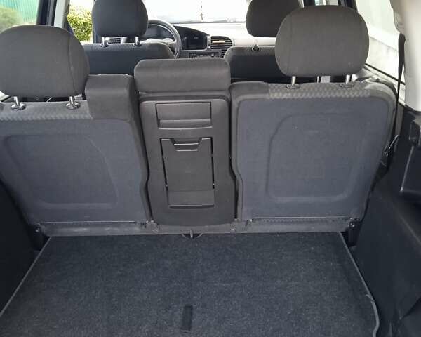 Синий Опель Зафира, объемом двигателя 1.8 л и пробегом 250 тыс. км за 4000 $, фото 16 на Automoto.ua