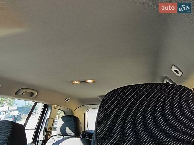 Синий Опель Зафира, объемом двигателя 1.9 л и пробегом 297 тыс. км за 5500 $, фото 5 на Automoto.ua