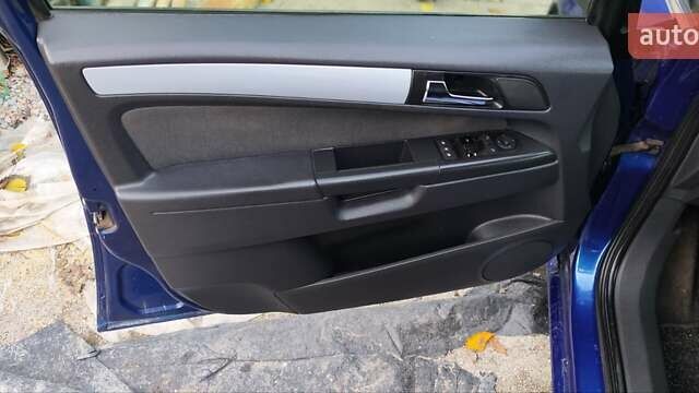 Опель Зафіра 2005 у Новоукраинке на Automoto.ua Синій Опель Зафіра, об'ємом двигуна 1.9 л та пробігом 225 тис. км за 4800 $, фото 9 на Automoto.ua