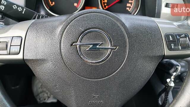 Опель Зафіра 2005 у Новоукраинке на Automoto.ua Синій Опель Зафіра, об'ємом двигуна 1.9 л та пробігом 225 тис. км за 4800 $, фото 86 на Automoto.ua