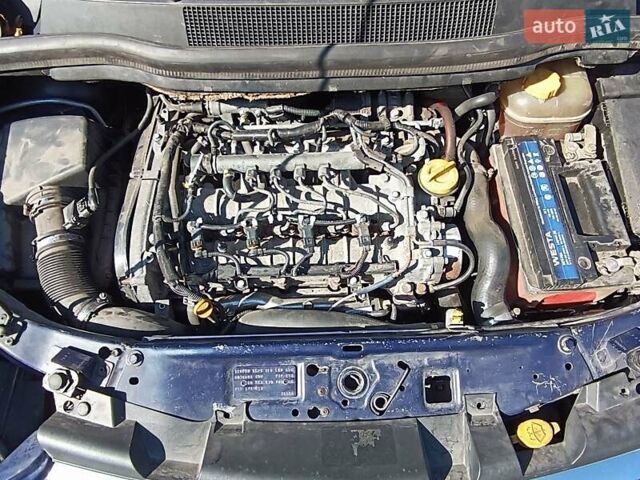 Синий Опель Зафира, объемом двигателя 1.9 л и пробегом 297 тыс. км за 5500 $, фото 4 на Automoto.ua