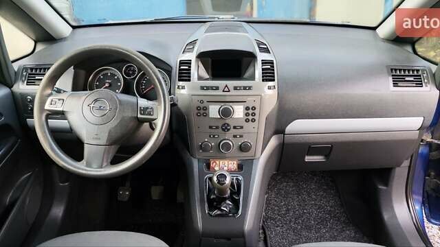 Опель Зафіра 2005 у Новоукраинке на Automoto.ua Синій Опель Зафіра, об'ємом двигуна 1.9 л та пробігом 225 тис. км за 4800 $, фото 70 на Automoto.ua