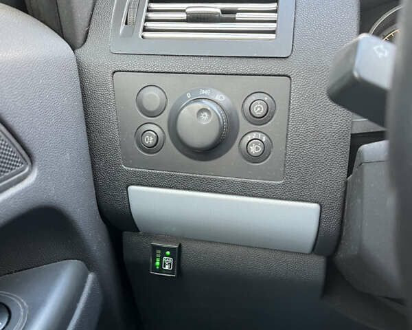 Синий Опель Зафира, объемом двигателя 1.6 л и пробегом 224 тыс. км за 5500 $, фото 4 на Automoto.ua