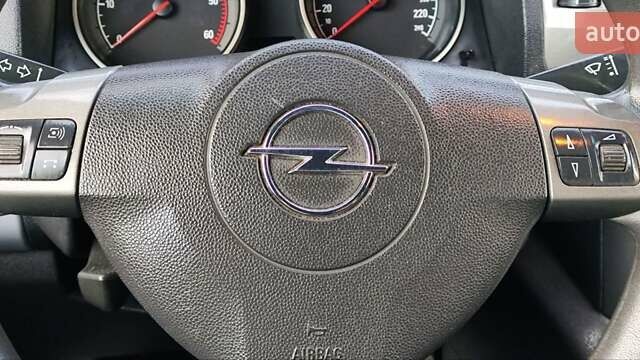 Опель Зафіра 2005 у Новоукраинке на Automoto.ua Синій Опель Зафіра, об'ємом двигуна 1.9 л та пробігом 225 тис. км за 4800 $, фото 11 на Automoto.ua