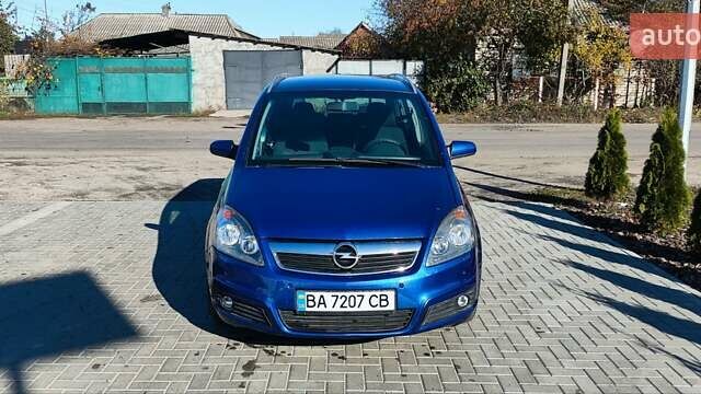 Опель Зафіра 2005 у Новоукраинке на Automoto.ua Синій Опель Зафіра, об'ємом двигуна 1.9 л та пробігом 225 тис. км за 4800 $, фото 53 на Automoto.ua
