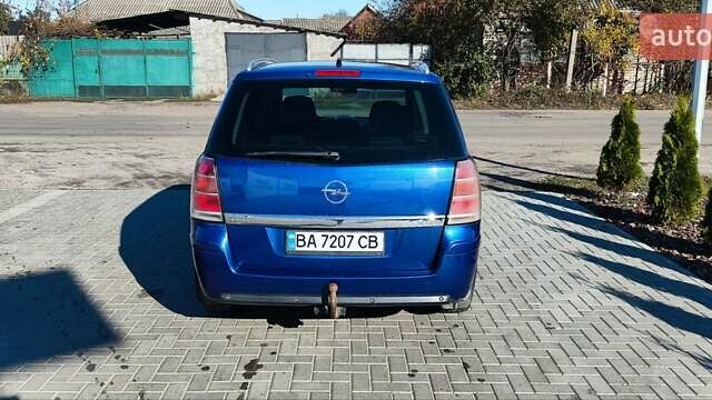 Опель Зафіра 2005 у Новоукраинке на Automoto.ua Синій Опель Зафіра, об'ємом двигуна 1.9 л та пробігом 225 тис. км за 4800 $, фото 42 на Automoto.ua