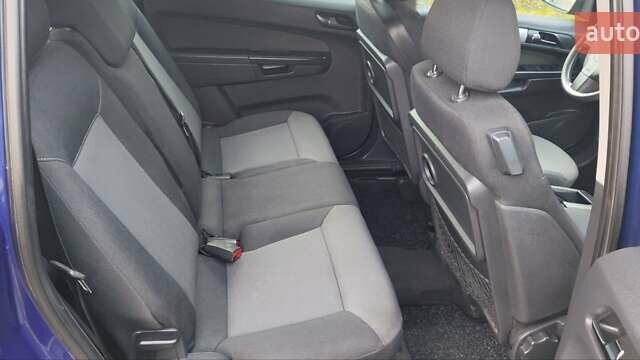 Опель Зафіра 2005 у Новоукраинке на Automoto.ua Синій Опель Зафіра, об'ємом двигуна 1.9 л та пробігом 225 тис. км за 4800 $, фото 6 на Automoto.ua