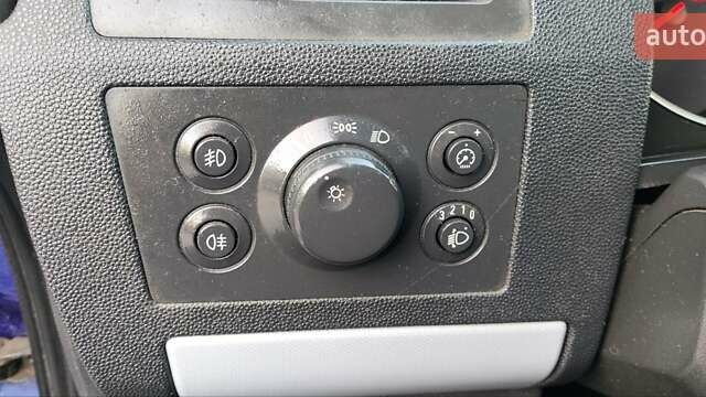 Опель Зафіра 2005 у Новоукраинке на Automoto.ua Синій Опель Зафіра, об'ємом двигуна 1.9 л та пробігом 225 тис. км за 4800 $, фото 26 на Automoto.ua