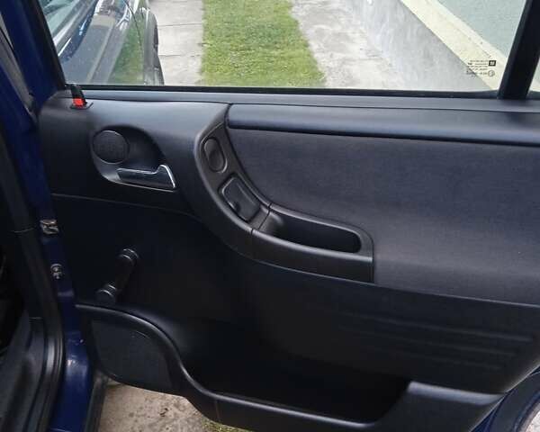 Синий Опель Зафира, объемом двигателя 1.8 л и пробегом 250 тыс. км за 4000 $, фото 8 на Automoto.ua