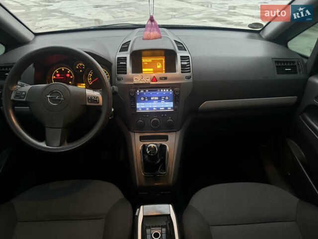 Синий Опель Зафира, объемом двигателя 1.9 л и пробегом 299 тыс. км за 5000 $, фото 19 на Automoto.ua