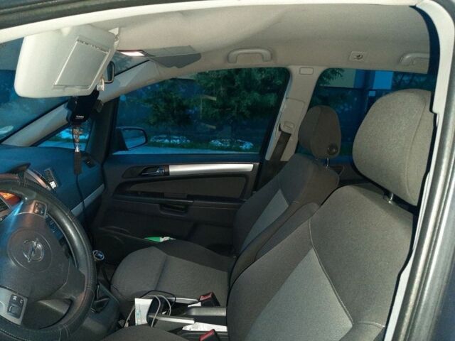 Опель Зафира 2006 в Хусте на Automoto.ua Синий Опель Зафира, объемом двигателя 1.9 л и пробегом 310 тыс. км за 5100 $, фото 6 на Automoto.ua