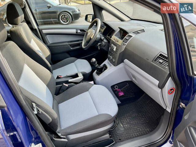 Синий Опель Зафира, объемом двигателя 1.6 л и пробегом 235 тыс. км за 5199 $, фото 11 на Automoto.ua