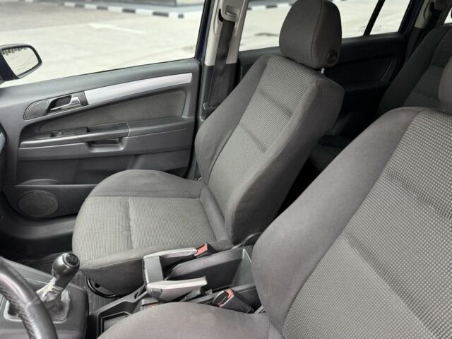 Синій Опель Зафіра, об'ємом двигуна 1.9 л та пробігом 365 тис. км за 4599 $, фото 7 на Automoto.ua