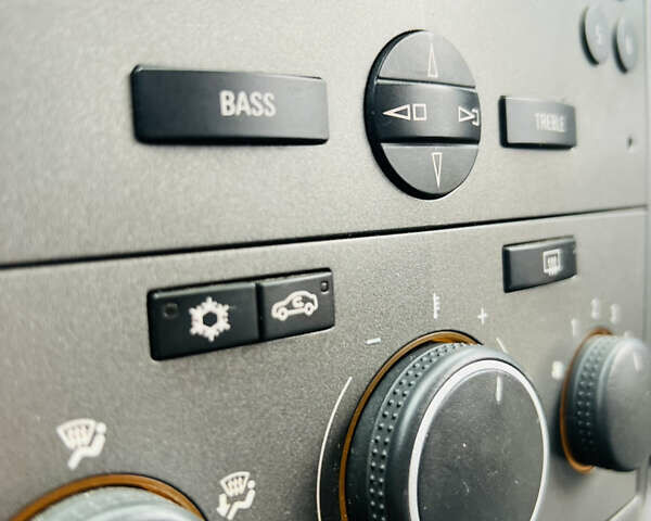 Синий Опель Зафира, объемом двигателя 1.6 л и пробегом 288 тыс. км за 4250 $, фото 24 на Automoto.ua